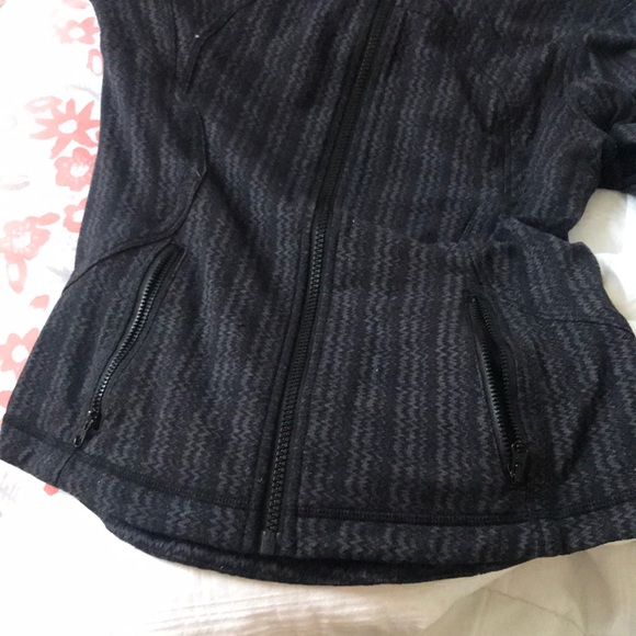 Lululemon jacket size 6 - Picture 8 of 8
